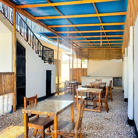 Bed and Breakfast Raha House Нунгві Екстер'єр фото