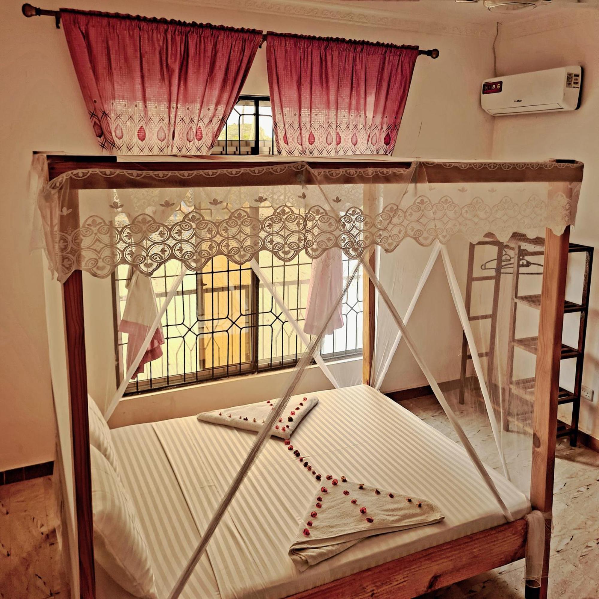 Bed and Breakfast Raha House Нунгві Екстер'єр фото
