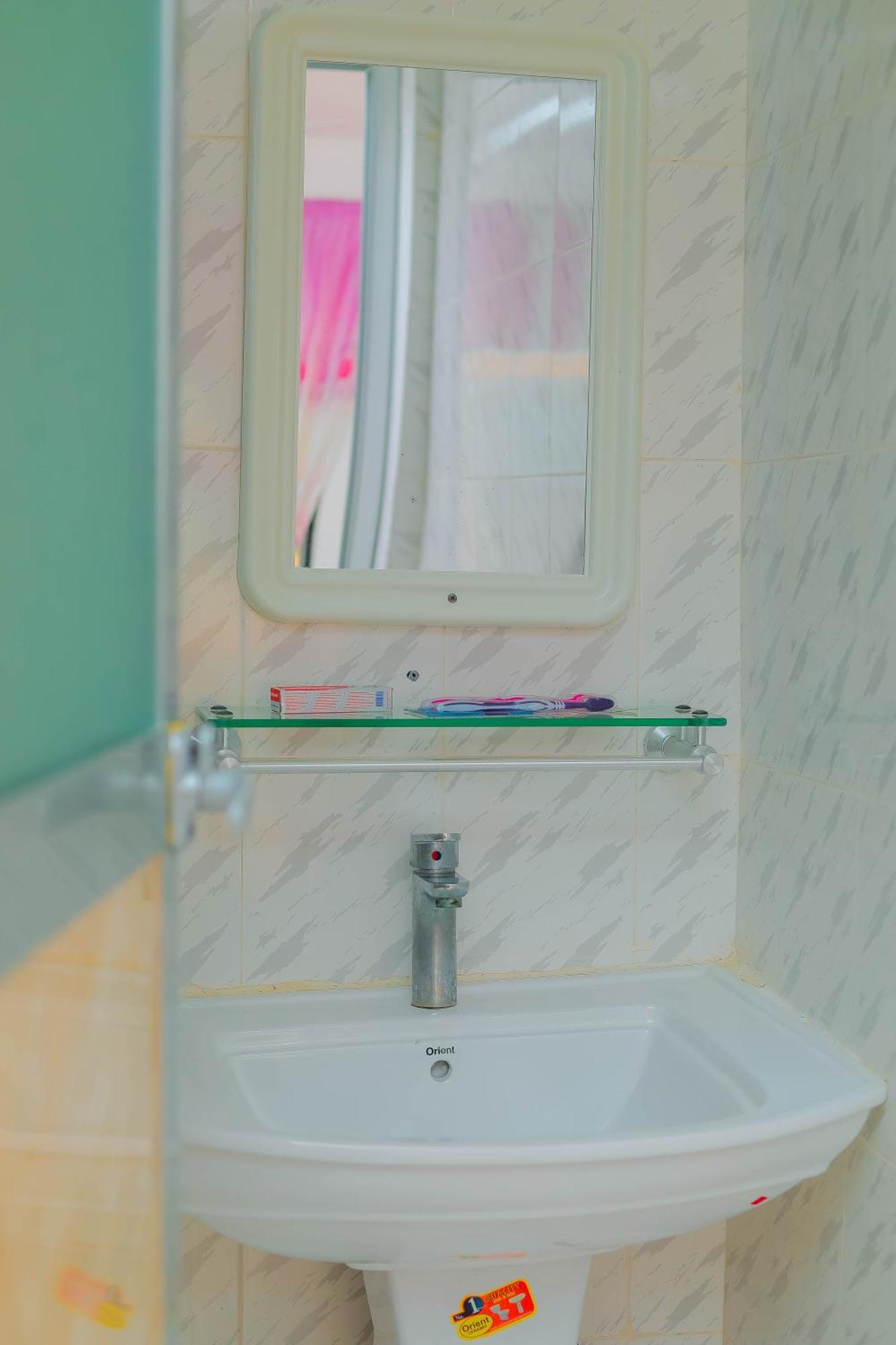 Bed and Breakfast Raha House Нунгві Екстер'єр фото