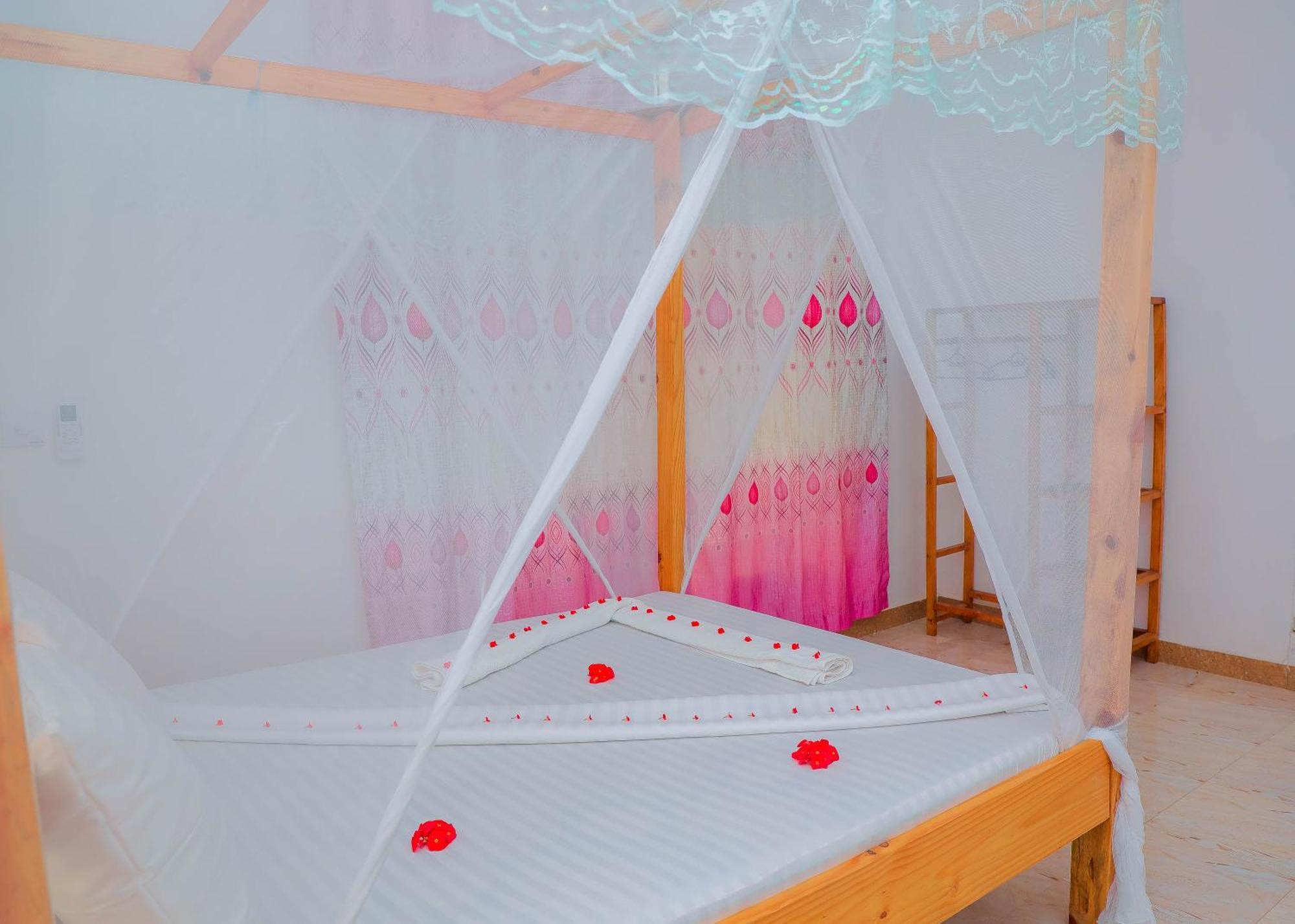 Bed and Breakfast Raha House Нунгві Екстер'єр фото
