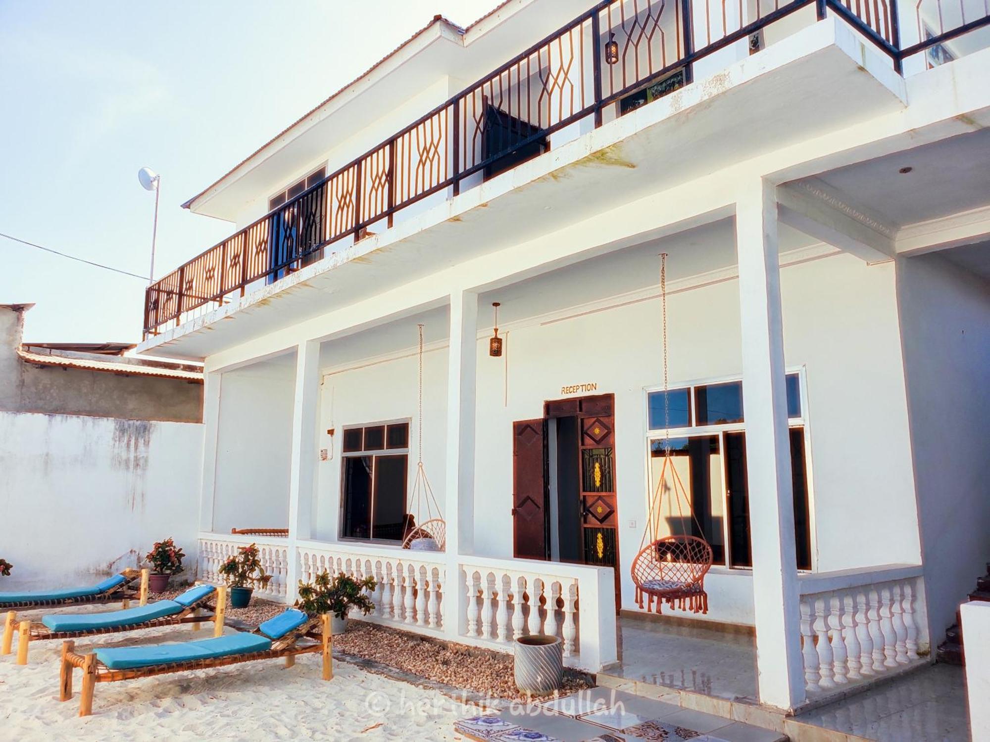 Bed and Breakfast Raha House Нунгві Екстер'єр фото