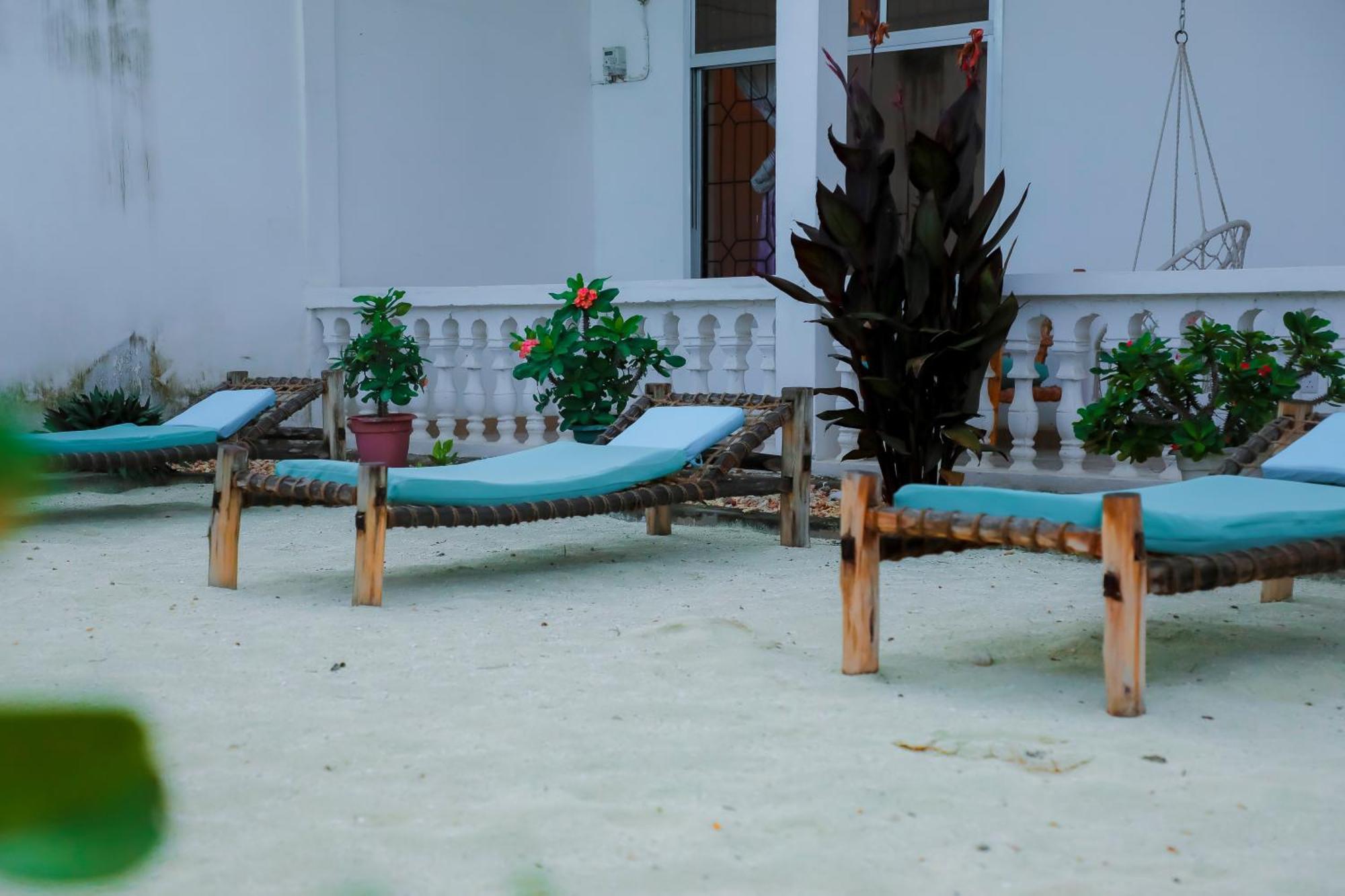 Bed and Breakfast Raha House Нунгві Екстер'єр фото
