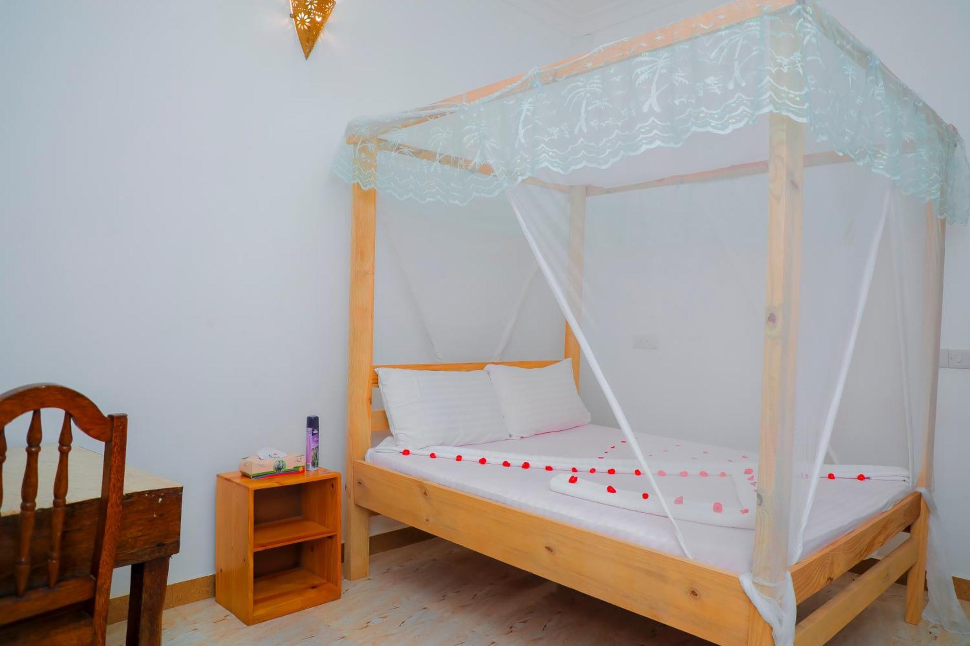 Bed and Breakfast Raha House Нунгві Екстер'єр фото